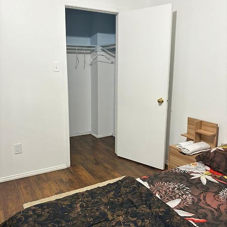 Queen Bedroom Near Sheridan College Brampton Exteriér fotografie