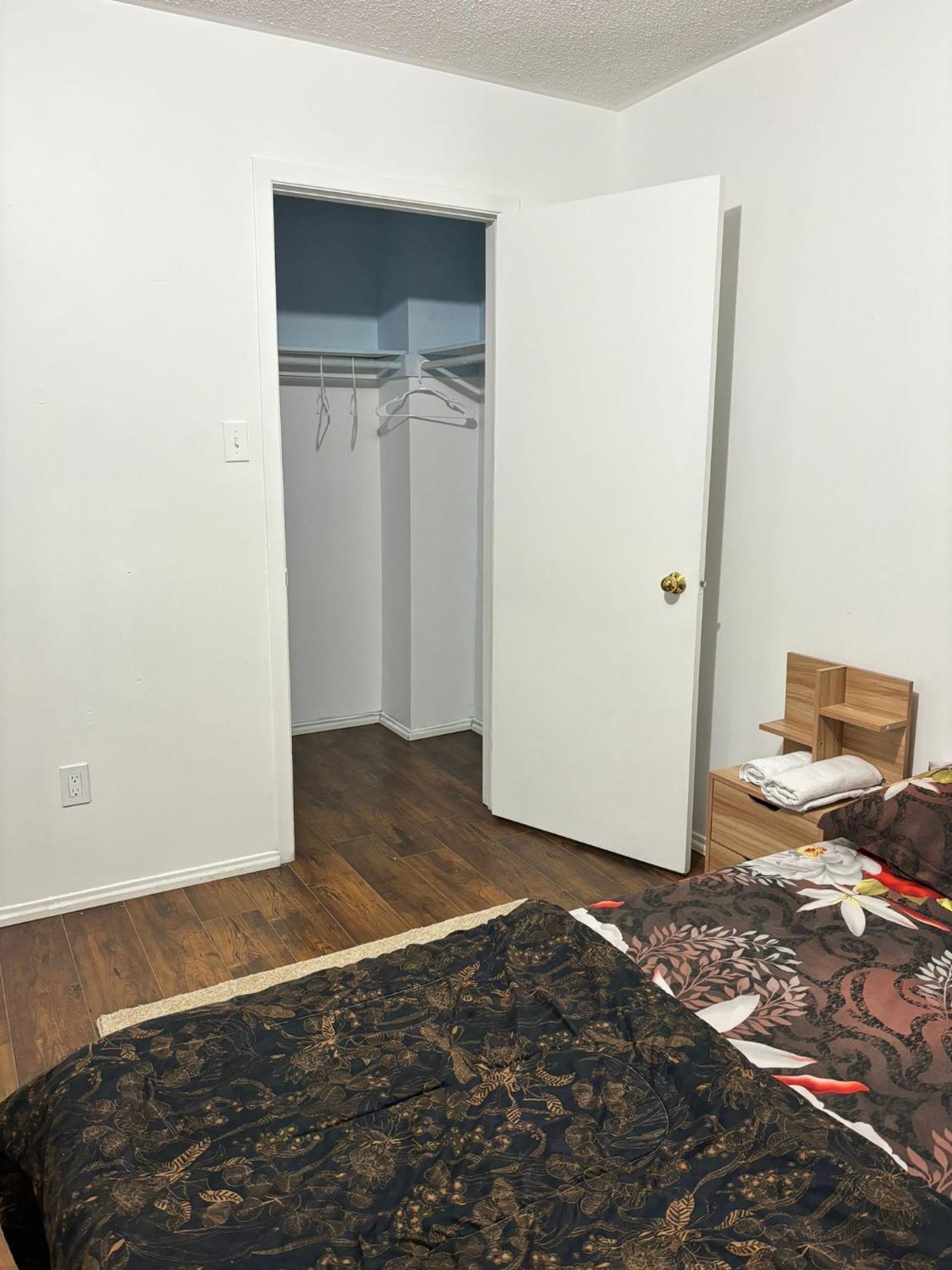 Queen Bedroom Near Sheridan College Brampton Exteriér fotografie