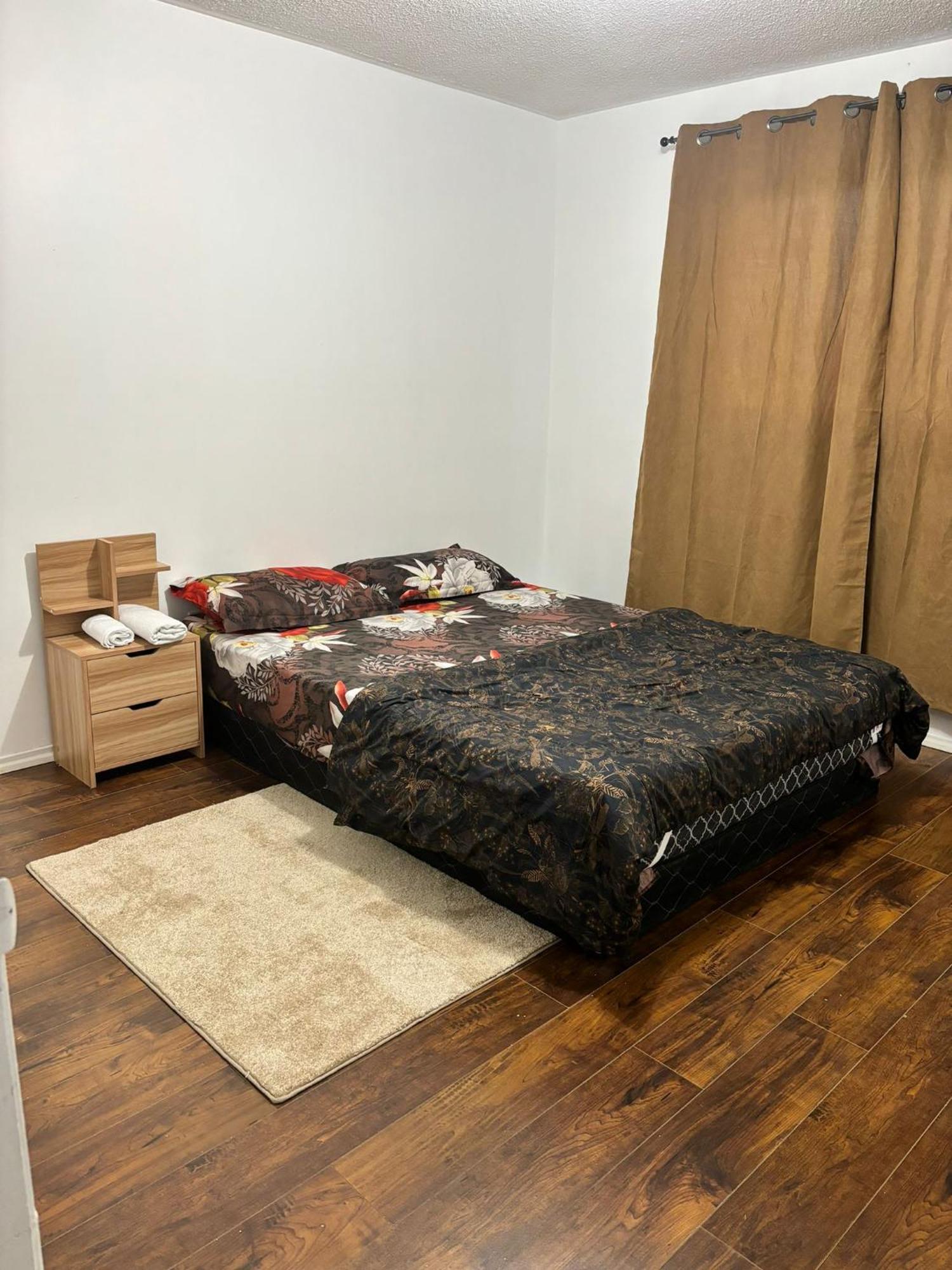 Queen Bedroom Near Sheridan College Brampton Exteriér fotografie